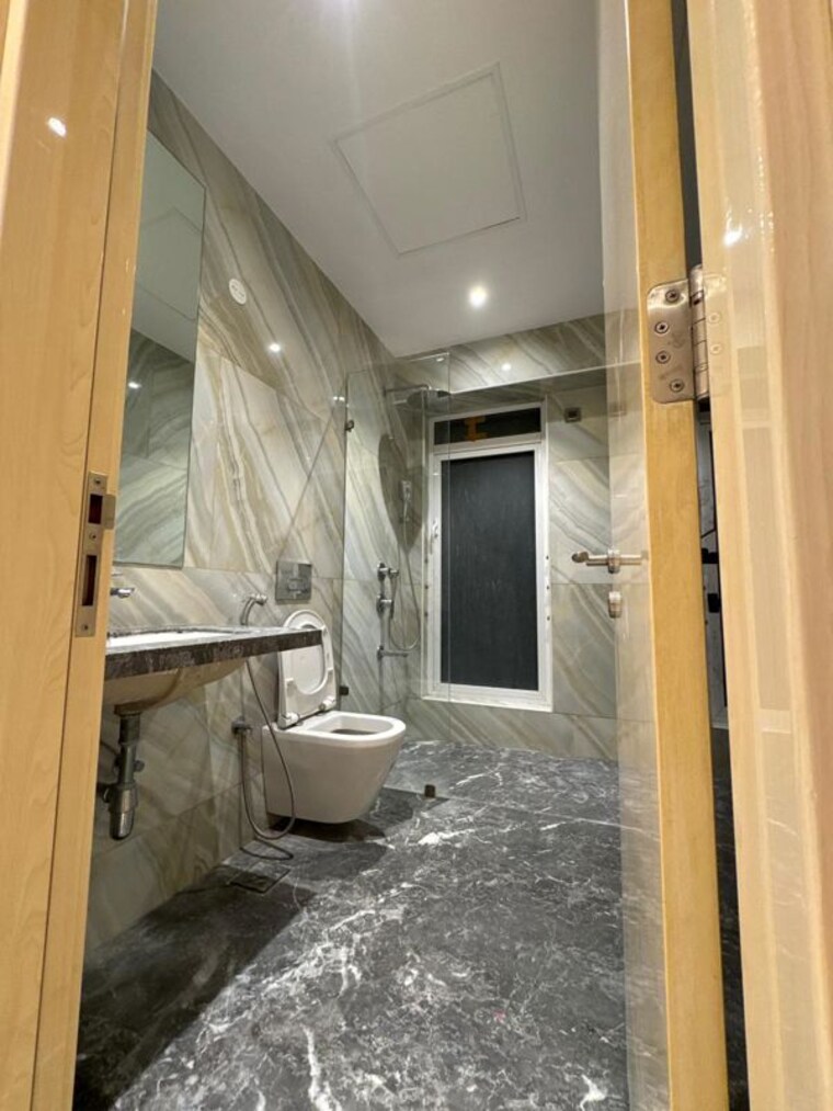Bathroom, sindhi-society 3 Bedroom 1600 Sq.Ft. Apartment In Chembur Mumbai 10493481