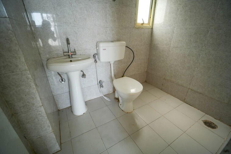 Bathroom, panchsheel-greens-ii 2 Bedroom 1105 Sq.Ft. Apartment In Sector 16 Greater Noida Greater Noida 10493494