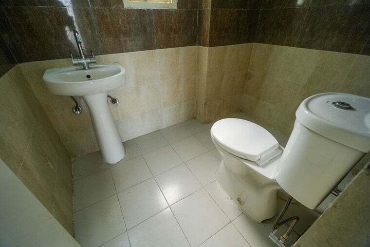 Bathroom, panchsheel-greens-ii 2 Bedroom 1105 Sq.Ft. Apartment In Sector 16 Greater Noida Greater Noida 10493494