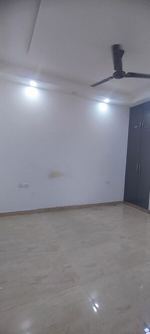 Room in 3 BHK Builder Floor at Sector 85 – for Rent