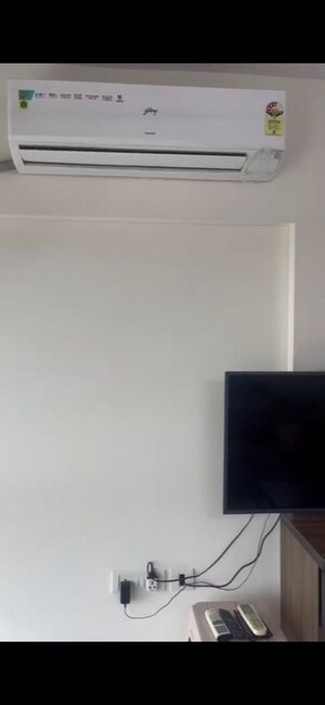 Room in 2.5 BHK Apartment at Govardhangiri, Goregaon West – for Rent