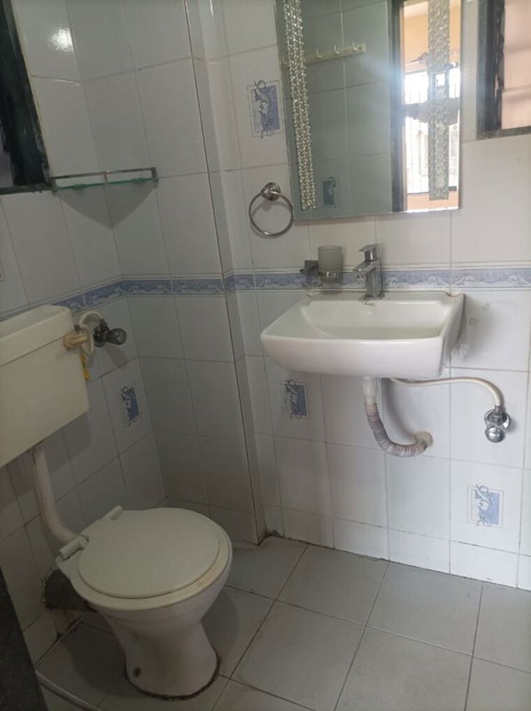 Bathroom, tilak nagar 2 Bedroom 650 Sq.Ft. Apartment In Tilak Nagar Mumbai 10493523
