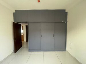 Room in 3 BHK Apartment at Prestige Lakeside Habitat Apartments, Gunjur – for Rent