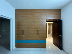 Room in 3 BHK Apartment at Prestige Lakeside Habitat Apartments, Gunjur – for Rent