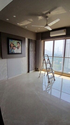 Room in 4 BHK Apartment at Hubtown Seasons, Chembur – for Rent