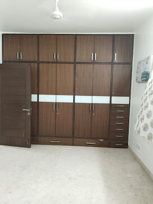 Room in 4 BHK Builder Floor at Jasola Vihar – for Sale