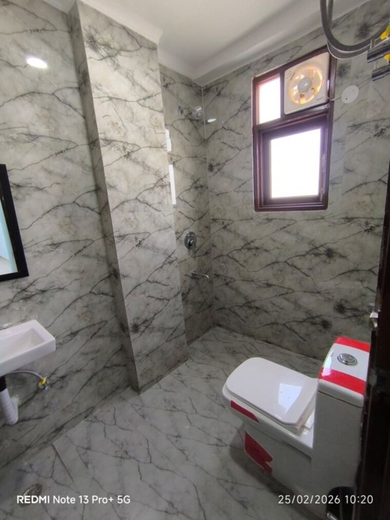 Bathroom, freedom fighters enclave 1 Bedroom 600 Sq.Ft. Builder Floor In Freedom Fighters Enclave Delhi 10493659