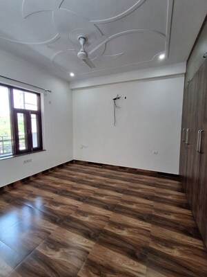 Room in 2 BHK Apartment at Pyramid Midtown, Sector 59 – for Rent