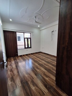 Room in 2 BHK Apartment at Pyramid Midtown, Sector 59 – for Rent
