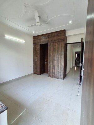 Room in 2 BHK Apartment at Pyramid Midtown, Sector 59 – for Rent