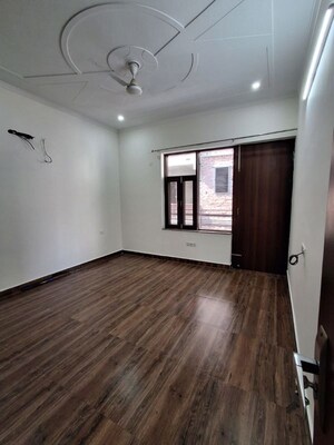 Room in 2 BHK Apartment at Pyramid Midtown, Sector 59 – for Rent