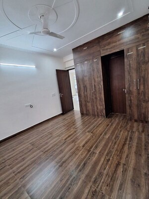 Room in 2 BHK Apartment at Pyramid Midtown, Sector 59 – for Rent