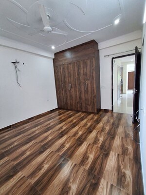 Room in 2 BHK Apartment at Pyramid Midtown, Sector 59 – for Rent