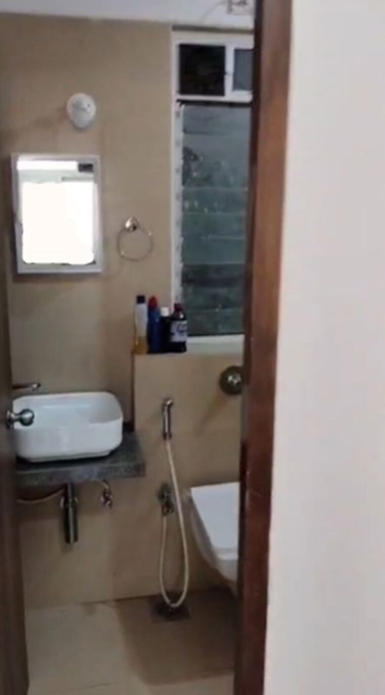 Bathroom, poddar-spraha-diamond 1 Bedroom 546 Sq.Ft. Apartment In Chembur Mumbai 10493669
