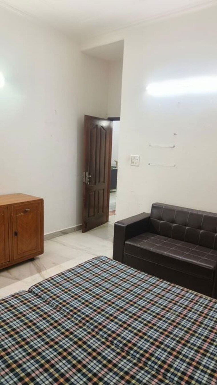 Bedroom, subhash nagar 2 Bedroom 100 Sq.Yd. Builder Floor In Subhash Nagar Delhi 10493707
