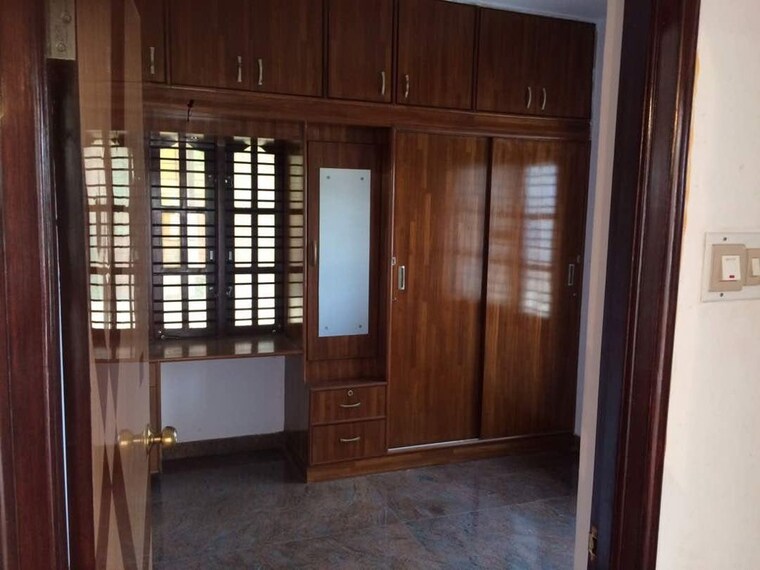 Room, high grounds 3 Bedroom 1200 Sq.Ft. Villa In High Grounds Bangalore 10493742