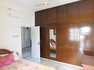 Room in 2 BHK Apartment at Satyanarayana Enclave, Madinaguda – for Rent