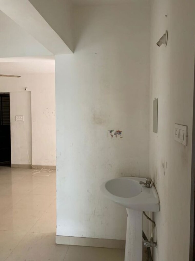 Bathroom, mutha-hermes-drome-phase-ii 2 Bedroom 1600 Sq.Ft. Apartment In Viman Nagar Pune 10493768