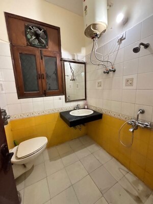 Team Area in 2 BHK Builder Floor at Sector 57 – for Rent