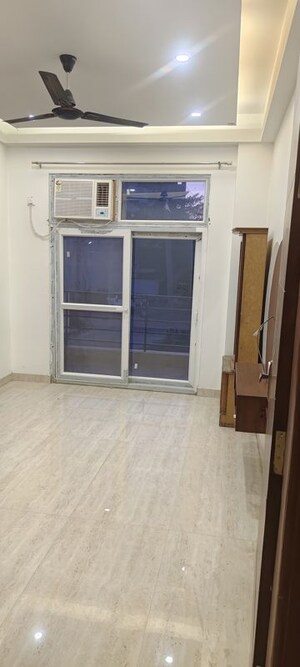Bathroom in 3 BHK Builder Floor at SS Mayfield Gardens, Sector 51 – for Rent