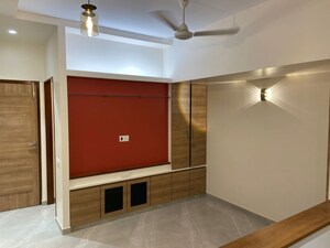 Bedroom in 2 BHK Apartment at Mahim West – for Rent