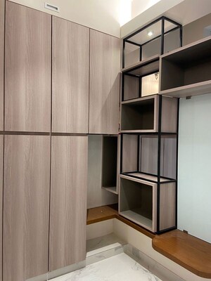 Master Plan in 2 BHK Apartment at Mahim West – for Rent