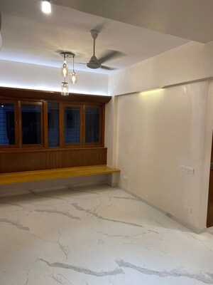Room in 2 BHK Apartment at Mahim West – for Rent