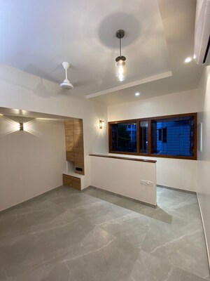 Room in 2 BHK Apartment at Mahim West – for Rent