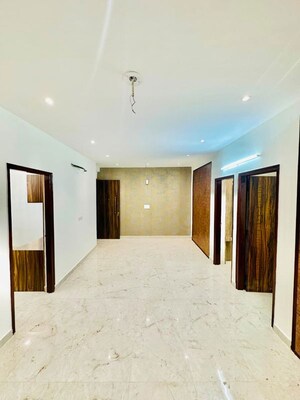 Room in 3 BHK Apartment at Sector 71 – for Sale