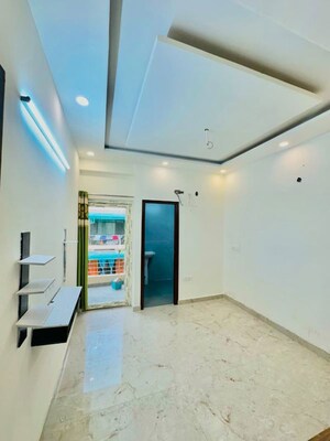 Room in 3 BHK Apartment at Sector 71 – for Sale