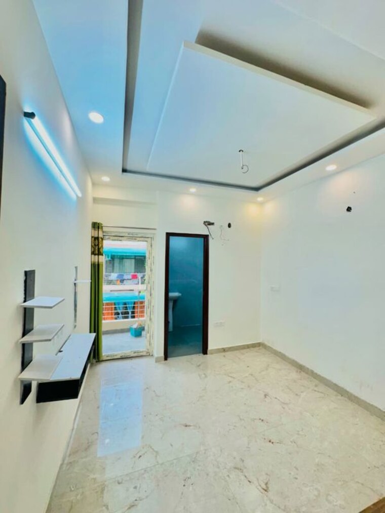 Room, sector 71 3 Bedroom 125 Sq.Yd. Apartment In Sector 71 Mohali 10493784