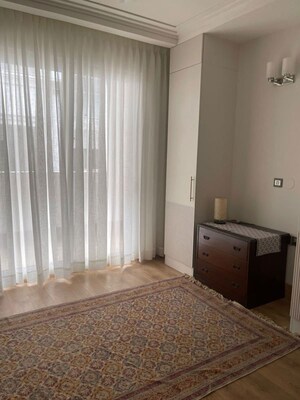 Bathroom in 4 BHK Builder Floor at DLF The Grove, Sector 54 – for Rent