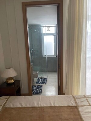 Bathroom in 4 BHK Builder Floor at DLF The Grove, Sector 54 – for Rent