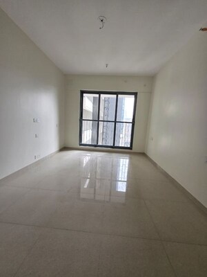 Room in 2 BHK Apartment at Kalpataru Elitus, Mulund West – for Rent