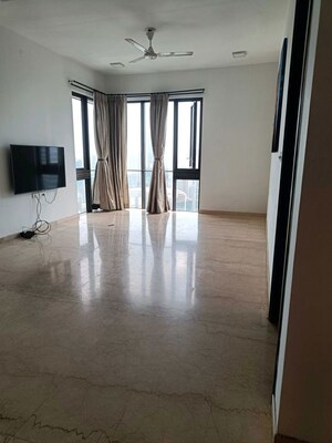 Room in 2 BHK Apartment at Lodha The Park, Worli – for Sale