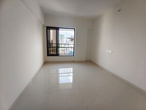 Room in 2 BHK Apartment at Lodha Amara, Kolshet Road – for Rent