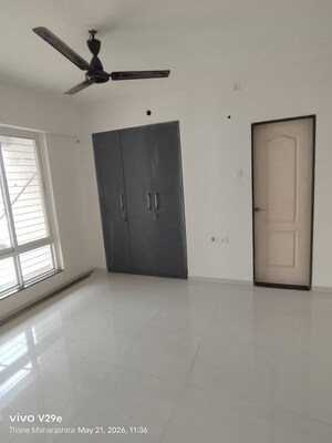 Room in 2 BHK Apartment at Puranik Hometown, Ghodbunder Road – for Rent