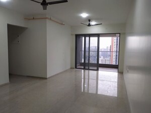 Room in 3 BHK Apartment at Kalpataru Elitus, Mulund West – for Rent