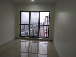 Room in 3 BHK Apartment at Kalpataru Elitus, Mulund West – for Rent