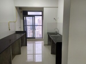 Room in 3 BHK Apartment at Kalpataru Elitus, Mulund West – for Rent