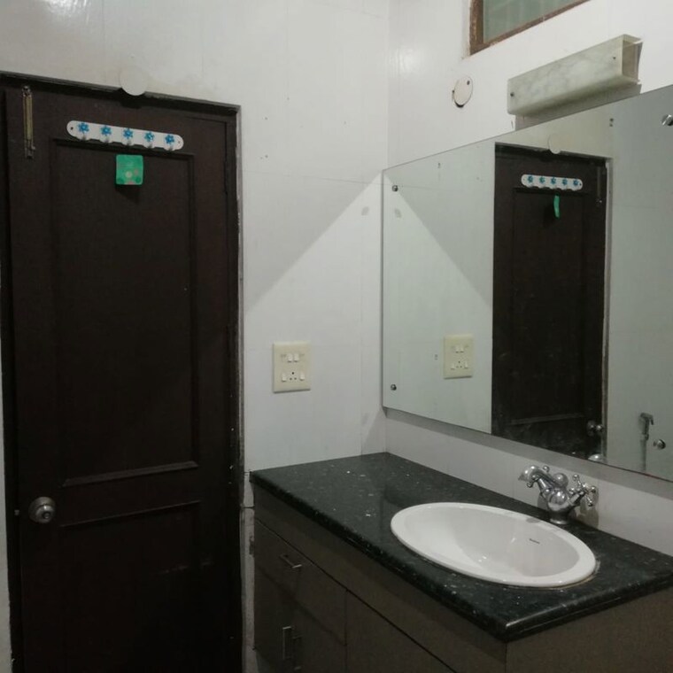 undefined, vasant vihar 3 Bedroom 300 Sq.Yd. Builder Floor In Vasant Vihar Delhi 10493962