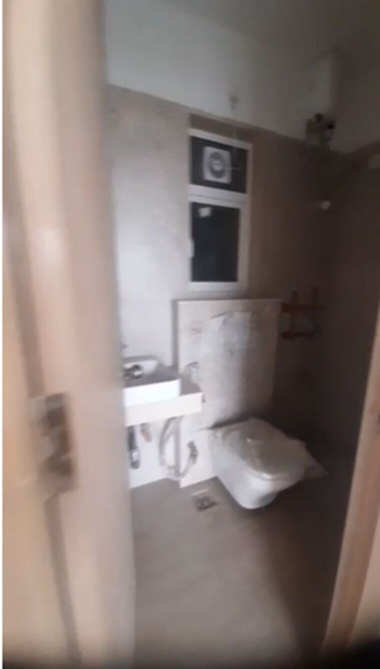Bathroom, concrete-sai-swayam 2 Bedroom 650 Sq.Ft. Apartment In Chembur Mumbai 10493968