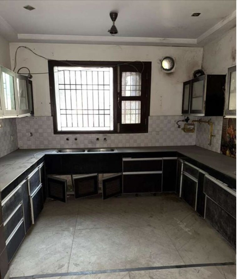 Kitchen, sector 22 3 Bedroom 125 Sq.Yd. Independent House In Sector 22 Chandigarh 10490605