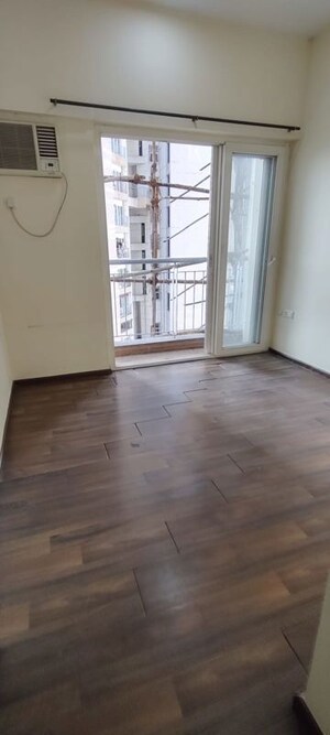 Room in 3 BHK Apartment at Runwal Greens, Mulund West – for Rent