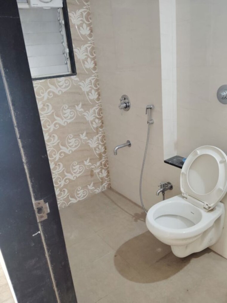 Bathroom, suyog-padmavati-hills 3 Bedroom 1500 Sq.Ft. Apartment In Bavdhan Pune 10494016