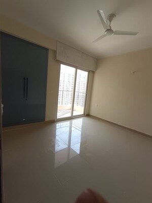 Room in 4 BHK Apartment at Sector 82 – for Rent