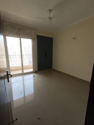 Room in 4 BHK Apartment at Sector 82 – for Rent