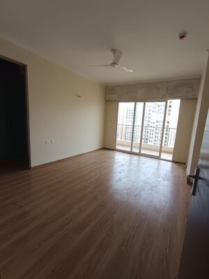 Room in 4 BHK Apartment at Sector 82 – for Rent