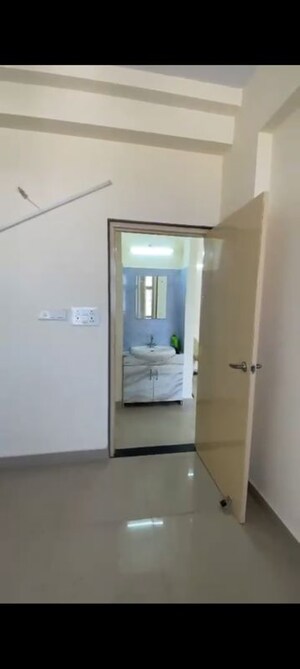 Room in 2 BHK Apartment at Sector 14 Dwarka – for Rent