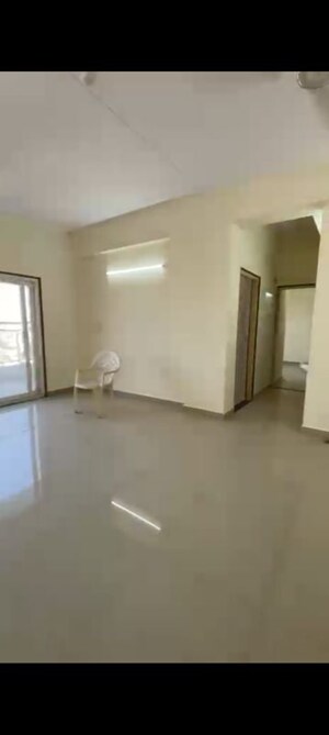 Room in 2 BHK Apartment at Sector 14 Dwarka – for Rent